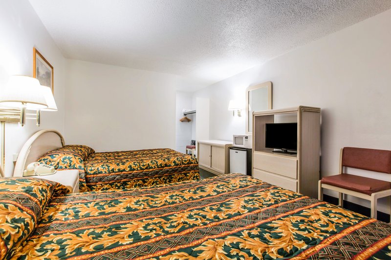 Econo Lodge Eureka By Humboldt Bay - Eureka, CA