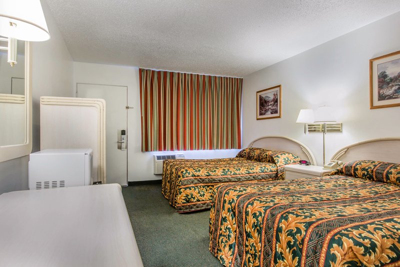 Econo Lodge Eureka By Humboldt Bay - Eureka, CA