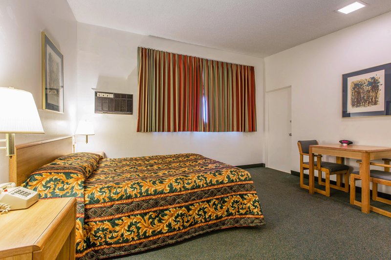 Econo Lodge Eureka By Humboldt Bay - Eureka, CA
