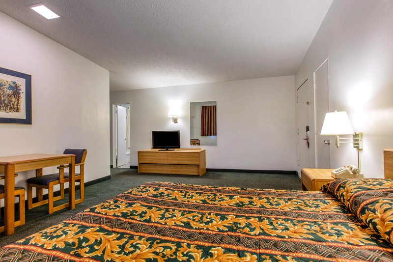 Econo Lodge Eureka By Humboldt Bay - Eureka, CA