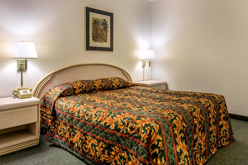 Econo Lodge Eureka By Humboldt Bay - Eureka, CA