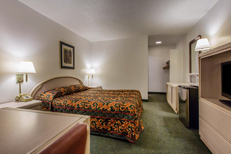 Econo Lodge Eureka By Humboldt Bay - Eureka, CA