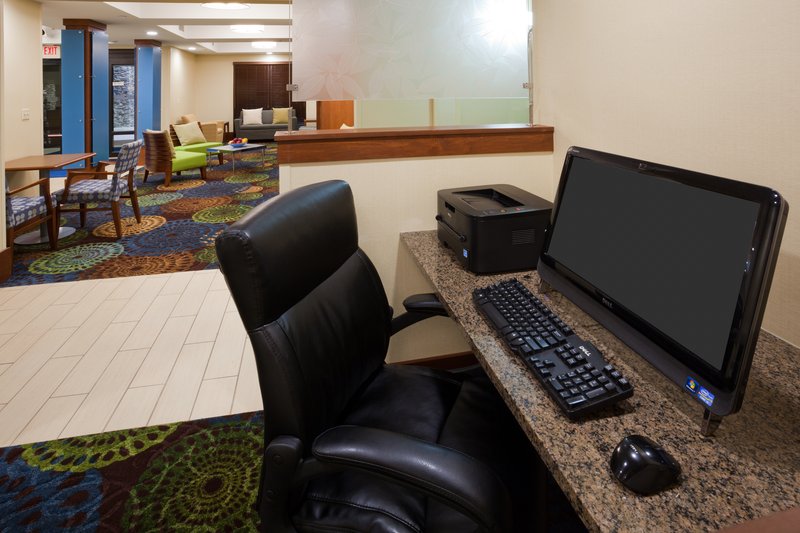 Holiday Inn Express CEDAR RAPIDS (COLLINS RD) - Cedar Rapids, IA