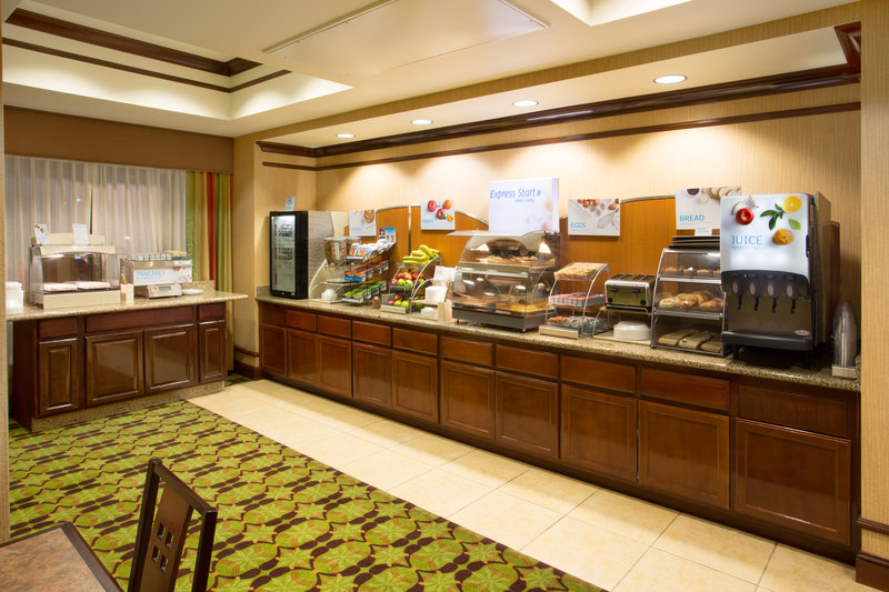 Holiday Inn Express YREKA-SHASTA AREA - Shasta Lake, CA