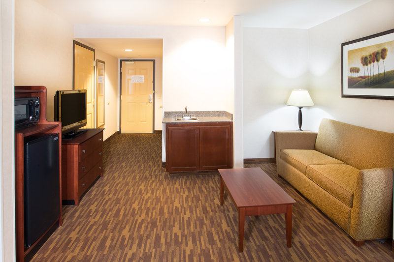 Holiday Inn Express YREKA-SHASTA AREA - Shasta Lake, CA