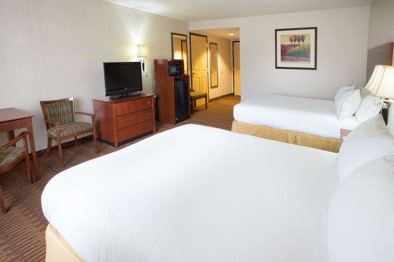 Holiday Inn Express YREKA-SHASTA AREA - Shasta Lake, CA