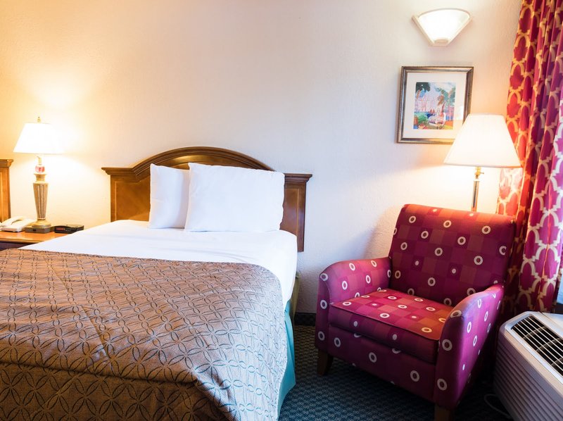 Vista Inn & Suites-Tampa - Tampa, FL