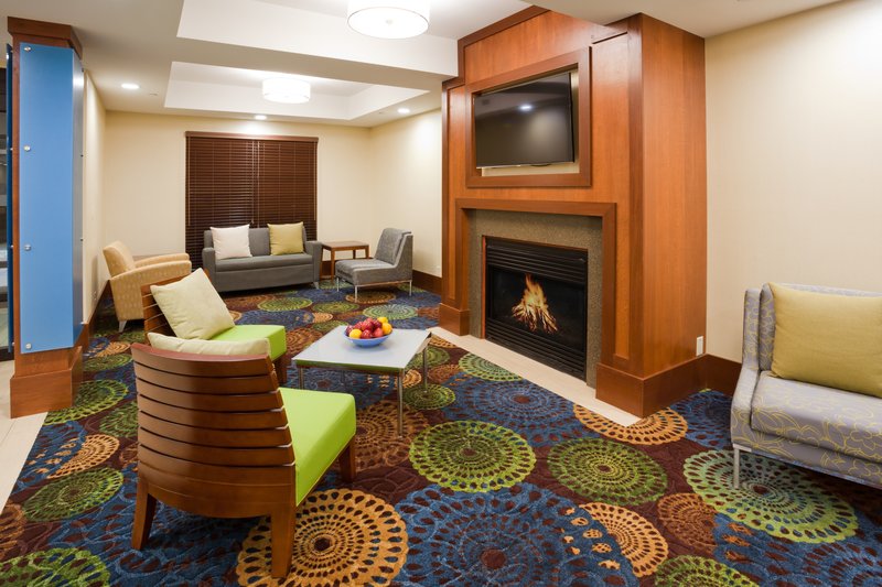 Holiday Inn Express CEDAR RAPIDS (COLLINS RD) - Cedar Rapids, IA