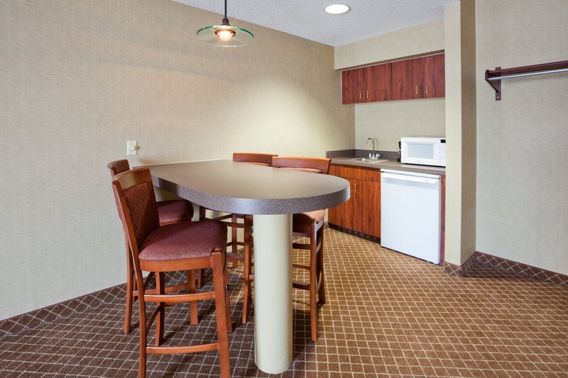 Holiday Inn Express CEDAR RAPIDS (COLLINS RD) - Cedar Rapids, IA