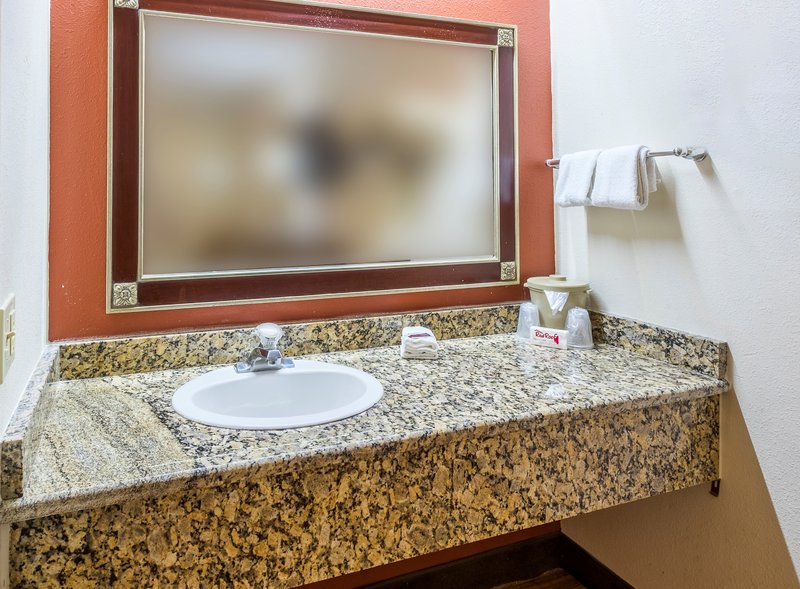Red Roof Inn - Tampa, FL