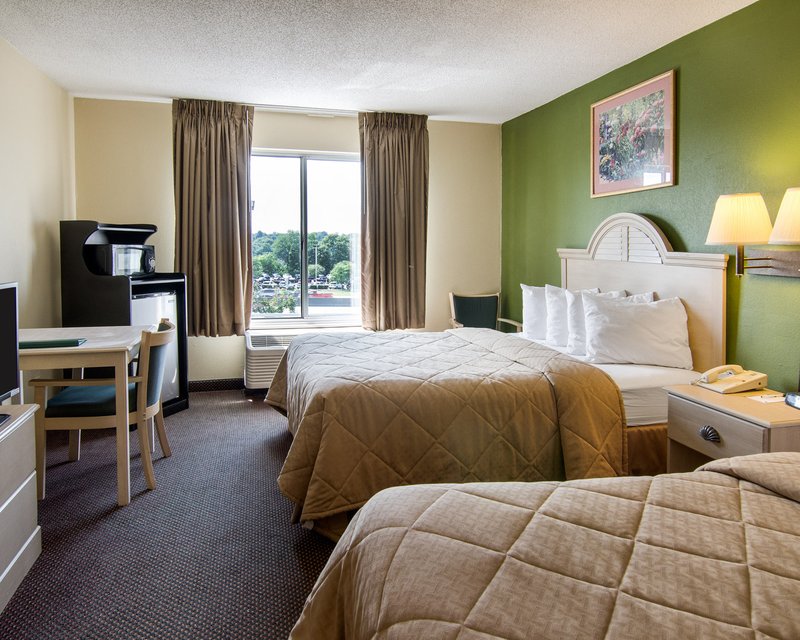 Quality Inn - Mission, KS