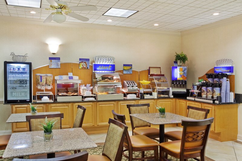 Holiday Inn Express FAYETTEVILLE - Fayetteville, GA