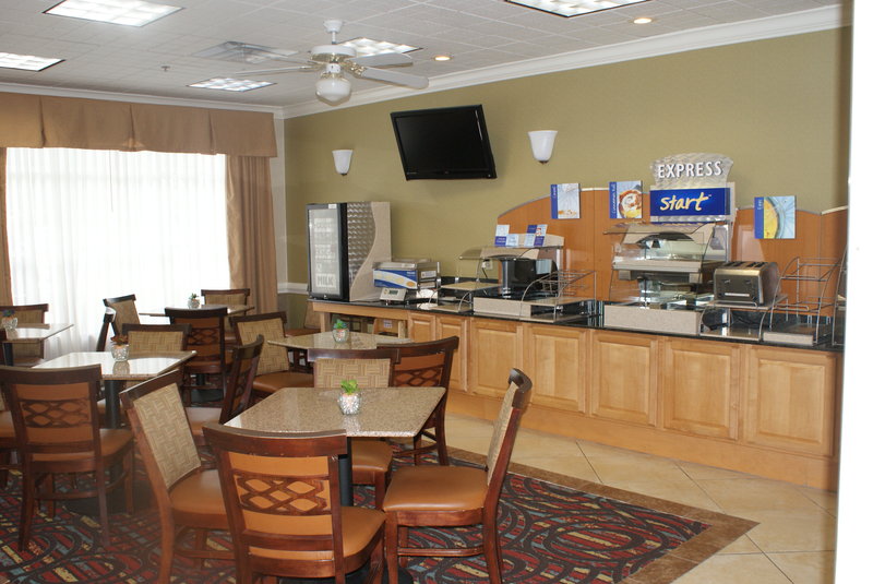 Holiday Inn Express FAYETTEVILLE - Fayetteville, GA