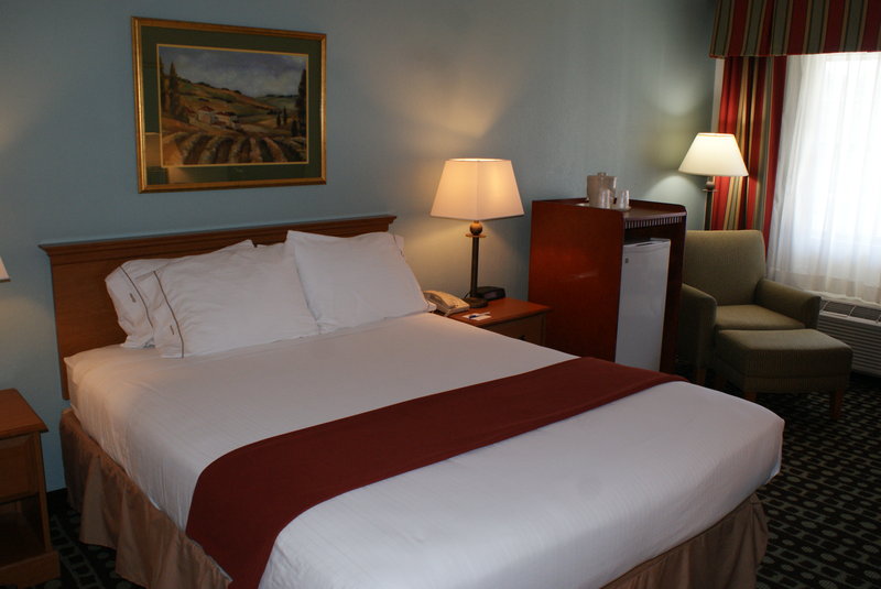 Holiday Inn Express FAYETTEVILLE - Fayetteville, GA