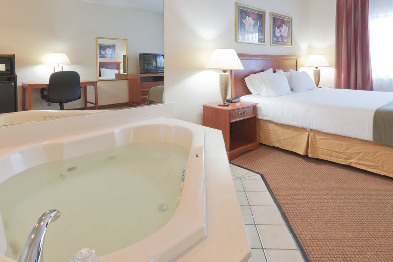 Holiday Inn Express Marshall - Burlington, MI