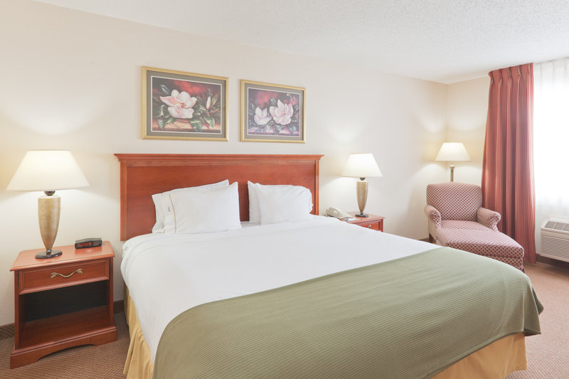 Holiday Inn Express Marshall - Burlington, MI