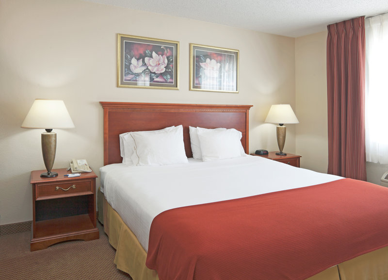 Holiday Inn Express Marshall - Burlington, MI