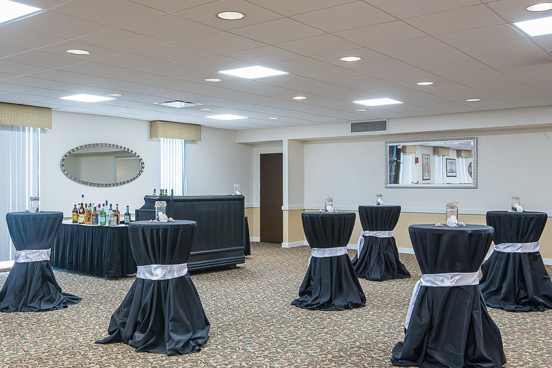 Holiday Inn Hotel & Suites NASHUA - Nashua, NH