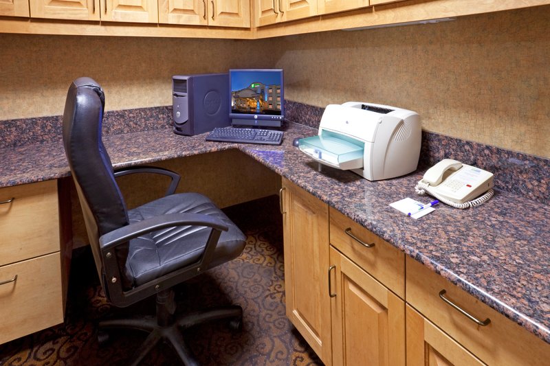 Holiday Inn Express & Suites BASTROP - Bastrop, TX