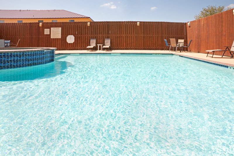 Holiday Inn Express & Suites BASTROP - Bastrop, TX