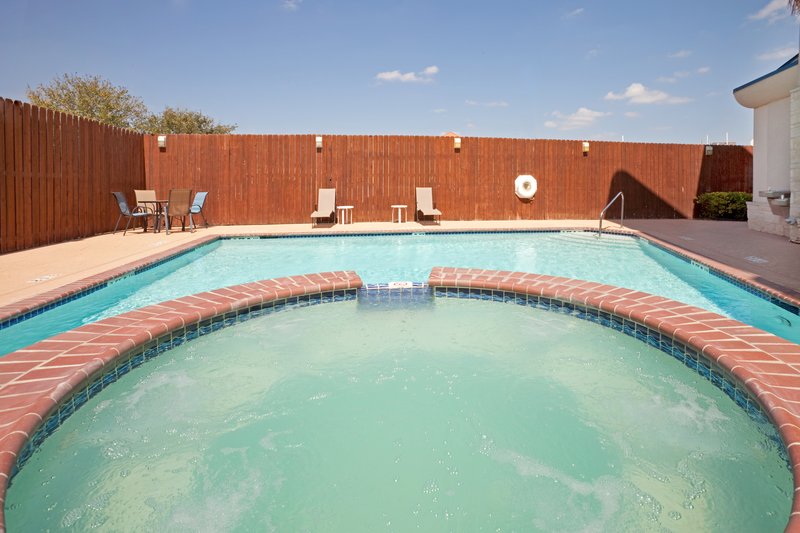 Holiday Inn Express & Suites BASTROP - Bastrop, TX
