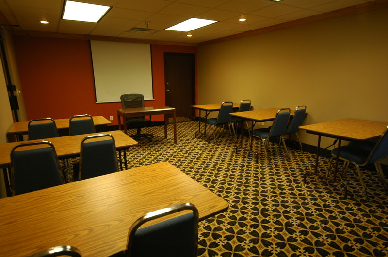 Holiday Inn Express & Suites FAYETTEVILLE-UNIV OF AR AREA - Springdale, AR