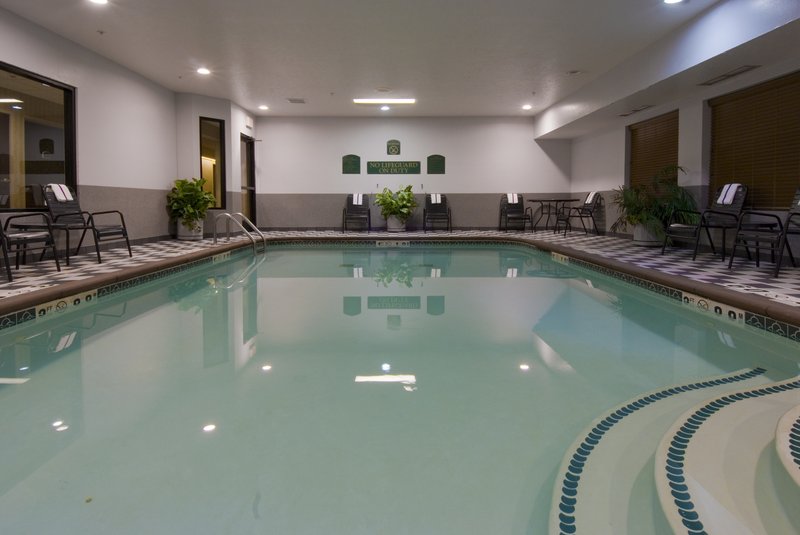 Holiday Inn Express Marshall - Burlington, MI