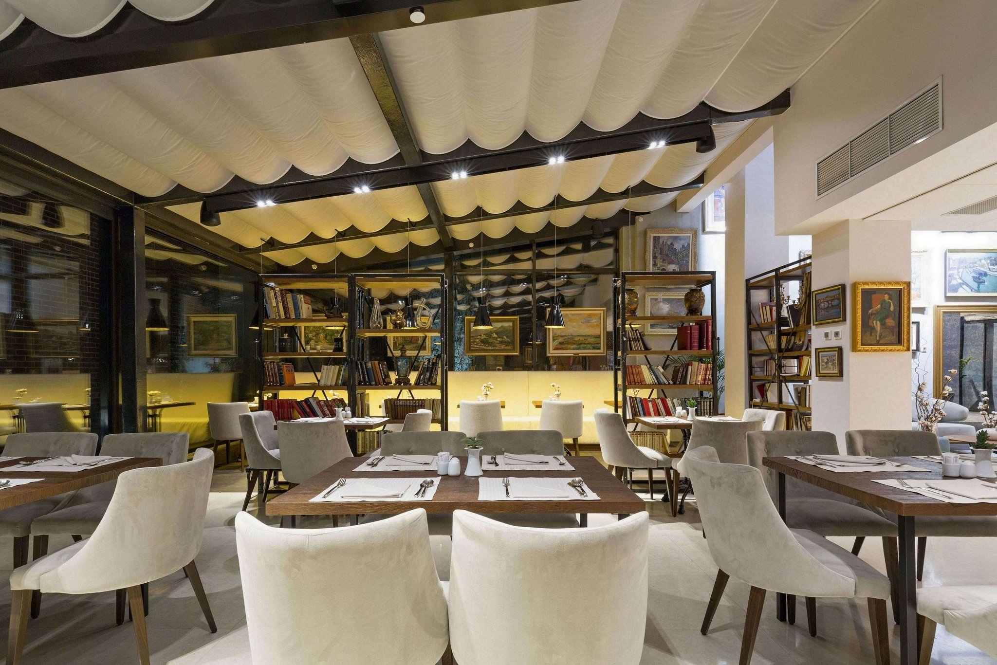Envoy Hotel