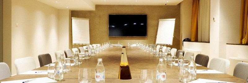 Envoy Hotel