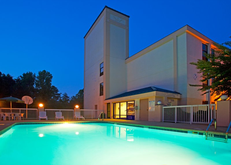 Holiday Inn Express - Hillsville, VA