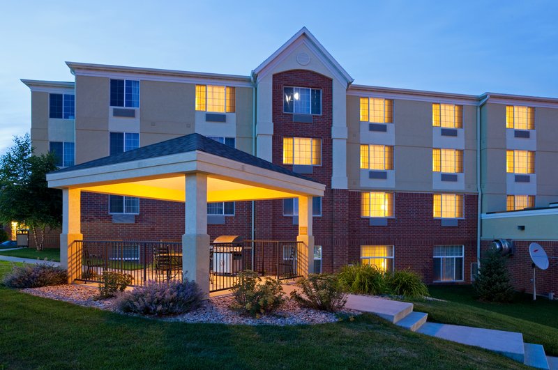 Hawthorn Suites By Wyndham Detroit Farmington Hills - Madison, WI