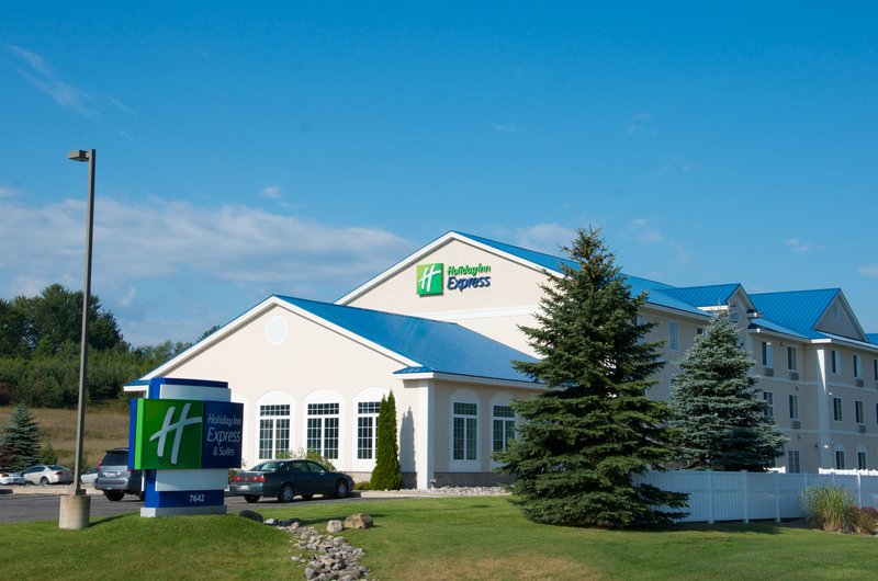 Holiday Inn Express & Suites CADILLAC - Harrietta, MI