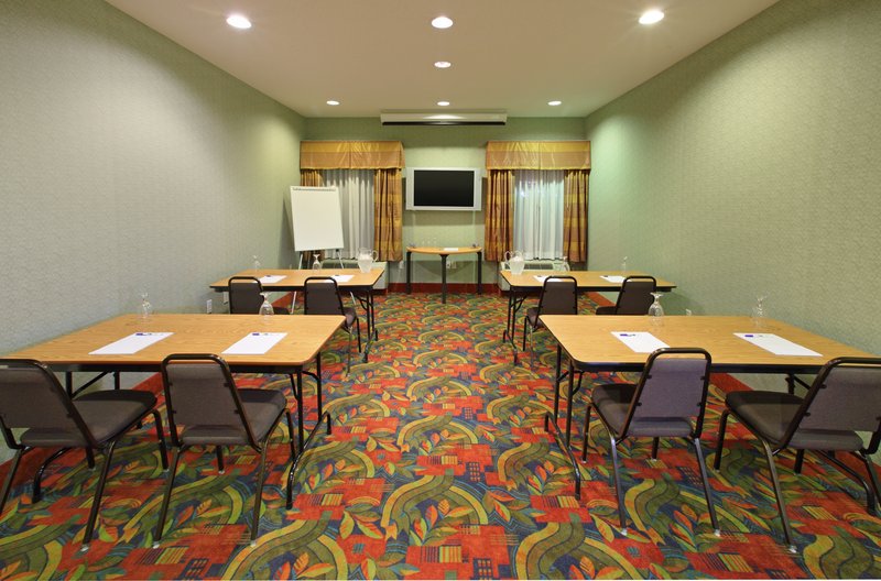 Holiday Inn Express & Suites NORTH LITTLE ROCK - Salem, AR