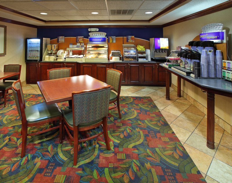 Holiday Inn Express & Suites NORTH LITTLE ROCK - Salem, AR