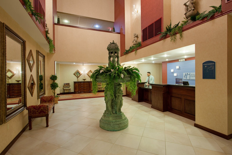 Holiday Inn Express & Suites SWANSEA - Fresno, CA