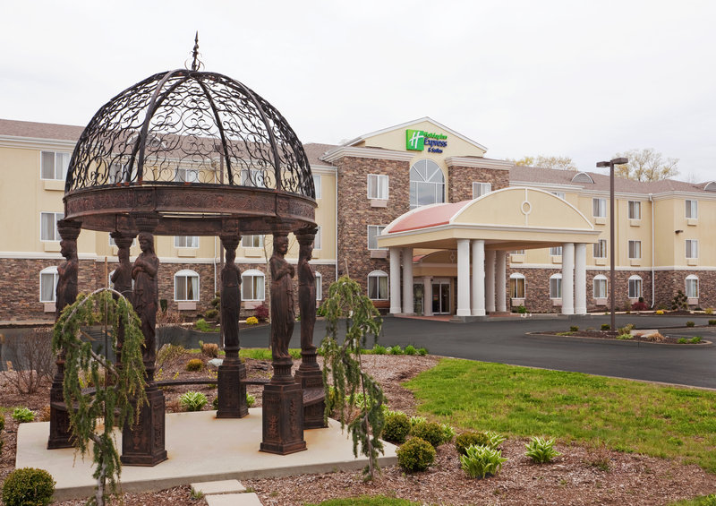 Holiday Inn Express & Suites SWANSEA - Fresno, CA