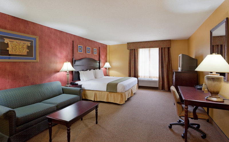Holiday Inn Express & Suites SWANSEA - Fresno, CA