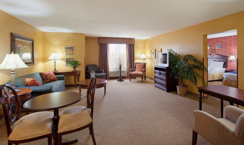 Holiday Inn Express & Suites SWANSEA - Fresno, CA