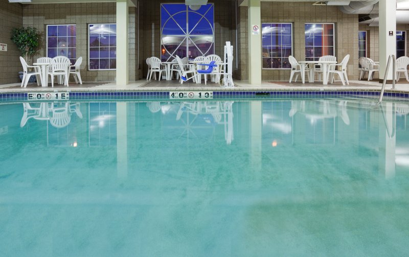 Holiday Inn Express & Suites ST. CLOUD - Sartell, MN
