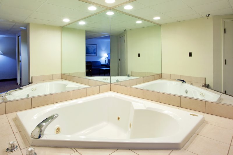 Holiday Inn Express & Suites SAVANNAH - MIDTOWN - Savannah, GA