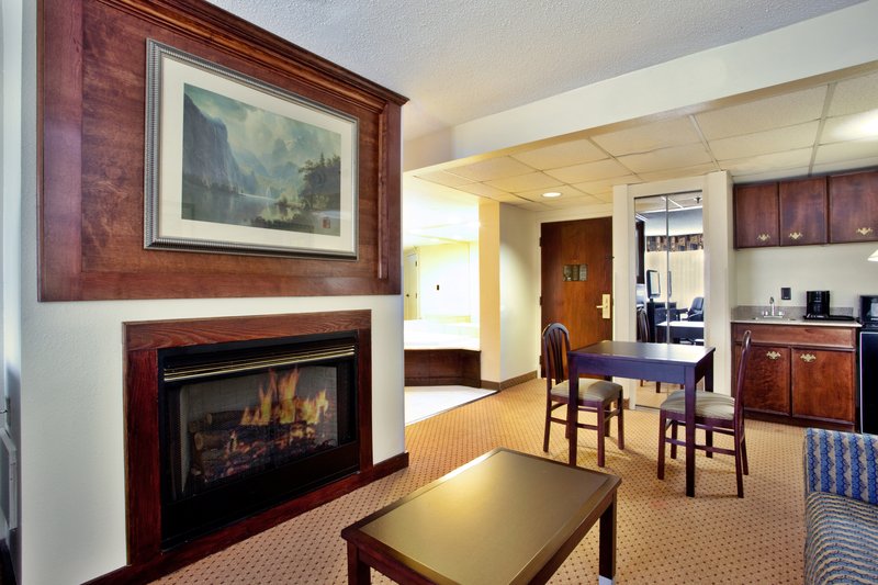 Holiday Inn Express & Suites SAVANNAH - MIDTOWN - Savannah, GA
