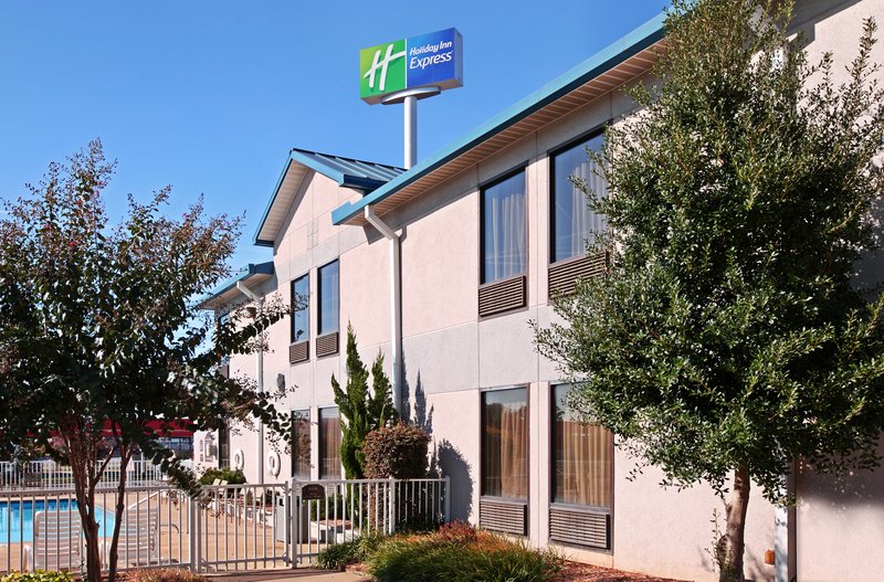 Holiday Inn Express - Bryant, AR