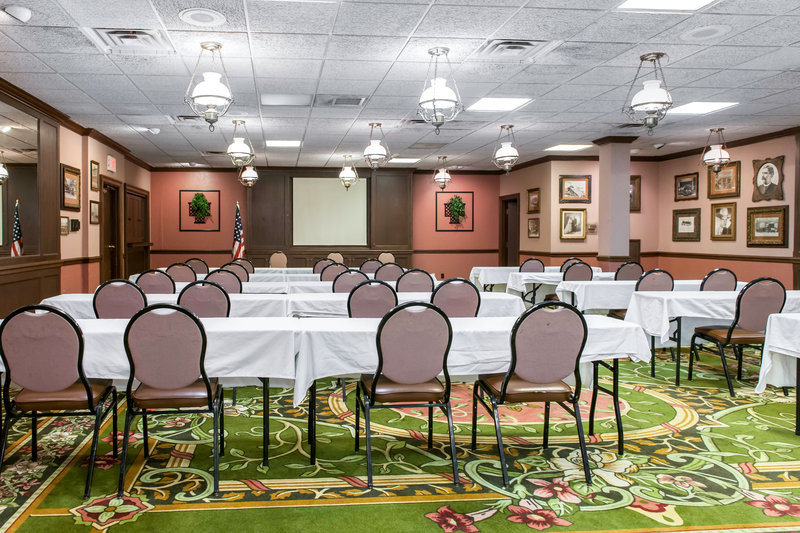 Clarion Hotel - Columbus, IN
