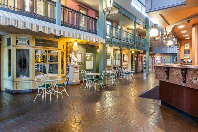 Clarion Hotel - Columbus, IN