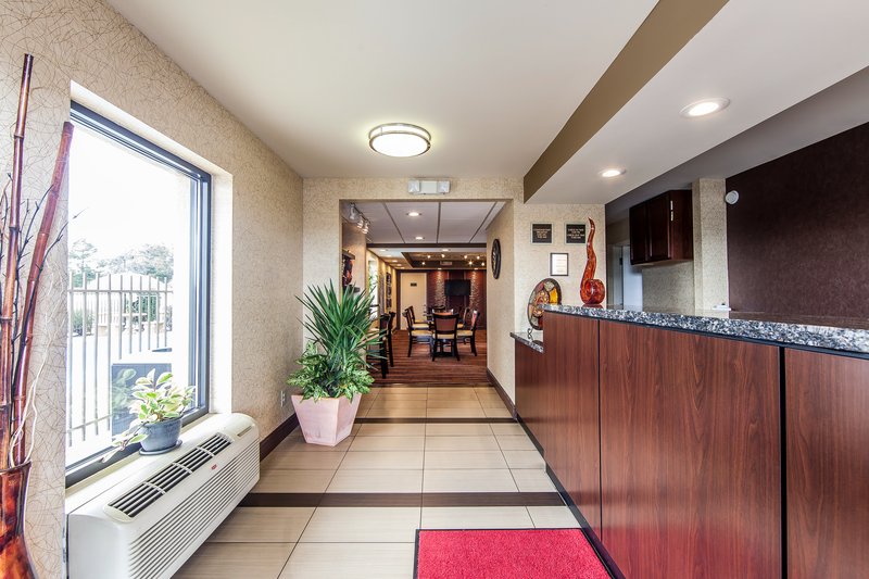 Econo Lodge - Lenoir City, TN