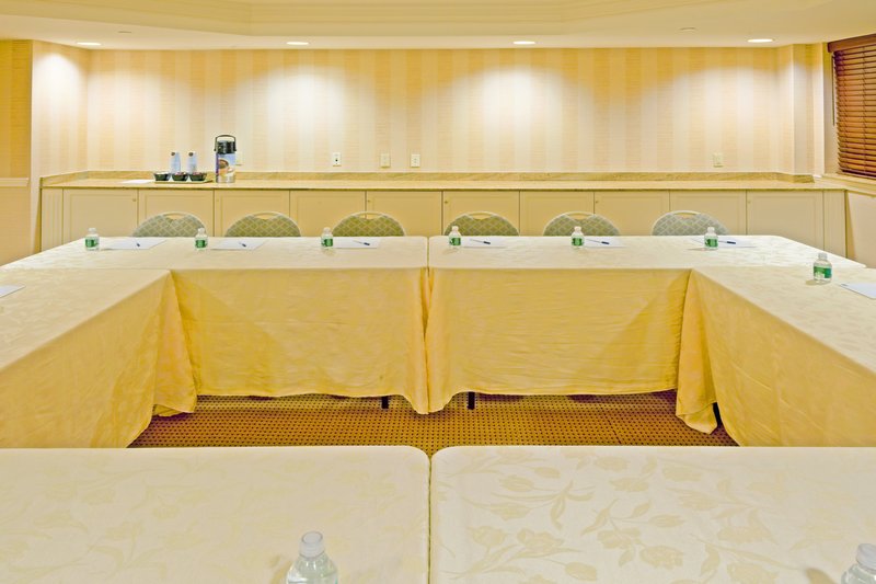 Holiday Inn Express LYNBROOK - ROCKVILLE CENTRE - Roslyn Heights, NY