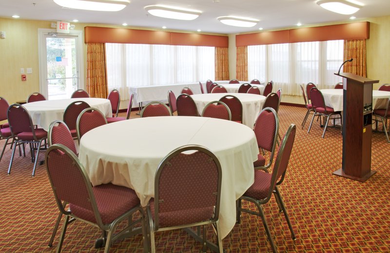 Holiday Inn Express LEESVILLE-FT. POLK - Newllano, LA