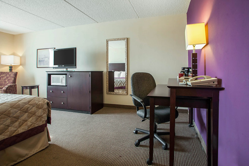 Clarion Hotel Airport - Milwaukee, WI