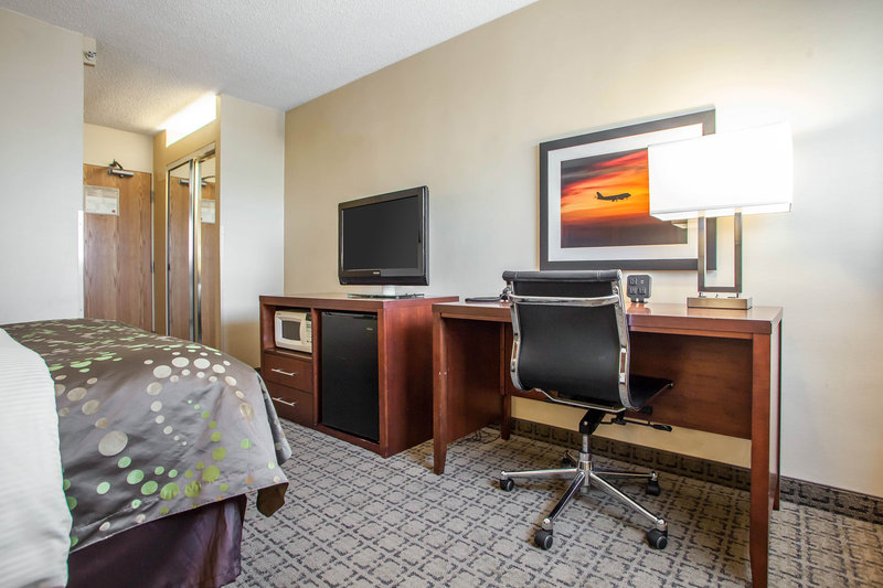 Clarion Hotel Airport - Milwaukee, WI