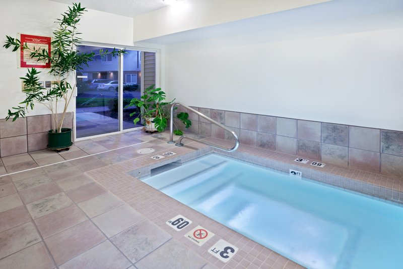 Holiday Inn Express & Suites PORTLAND AIRPORT - Portland, OR